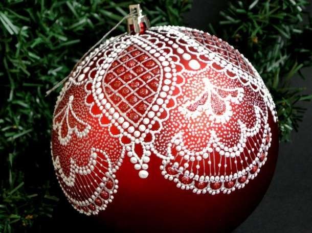 Точечная роспись елочных шаров