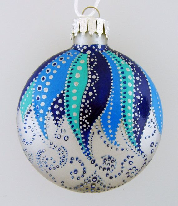 Точечная роспись новогодних шаров