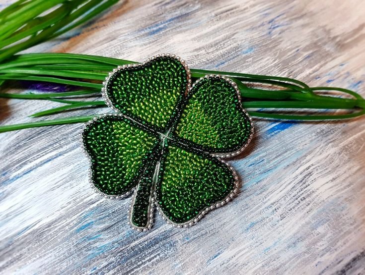 Четырехлистник клевера брошь