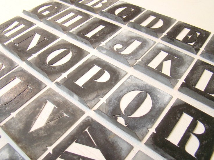 Огромные металлические буквы