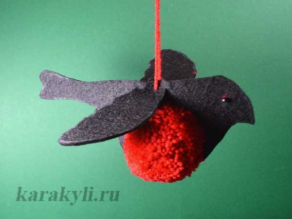 Снегирь из помпона и картона