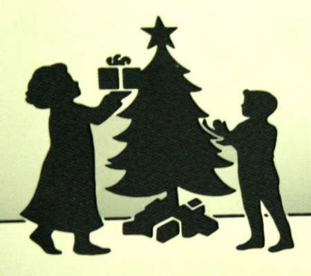 Силуэт ребенка в окне