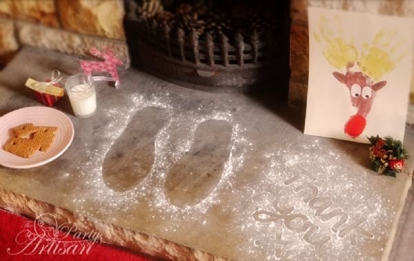 Следы из искусственного снега