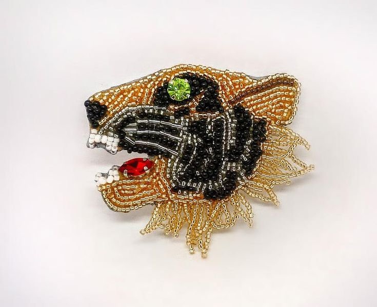 Брошка тигр из бисера