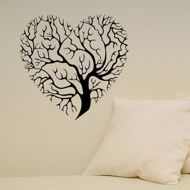 Силуэт дерева на стене