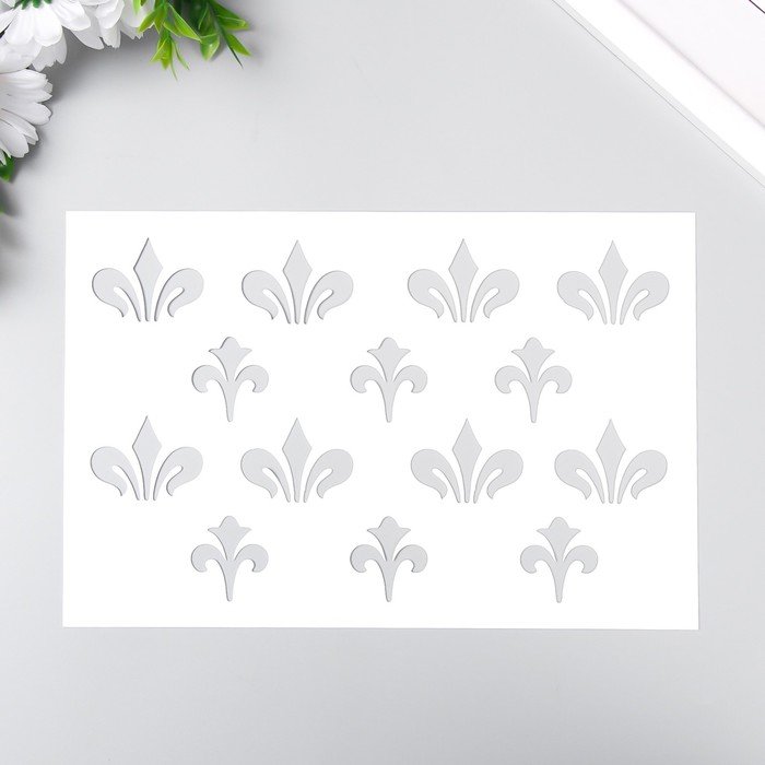 Обои с лилиями геральдическими в интерьере