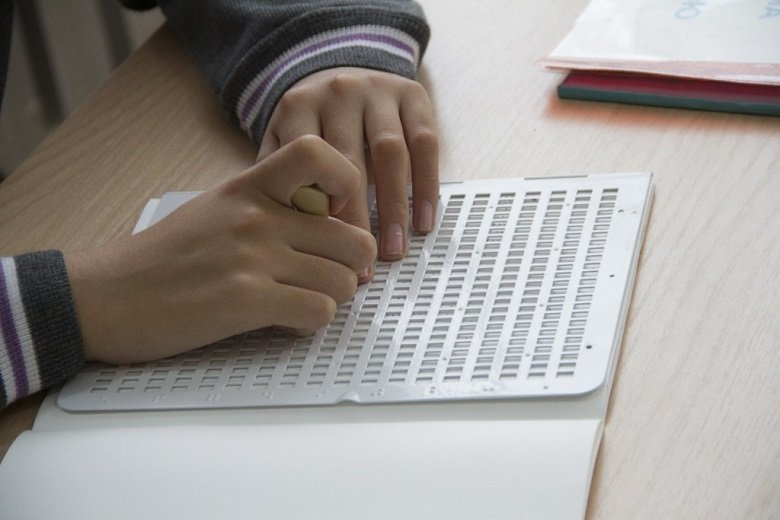 Чтение по Брайлю