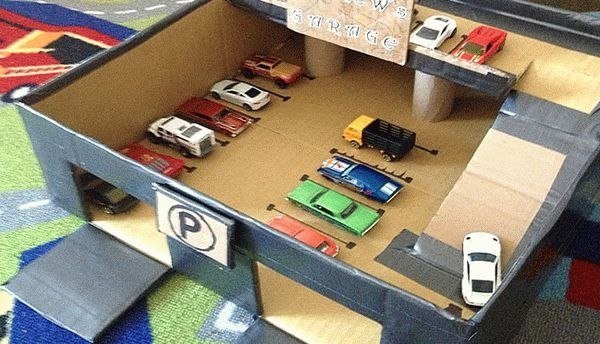 Парковка для машинок из коробки