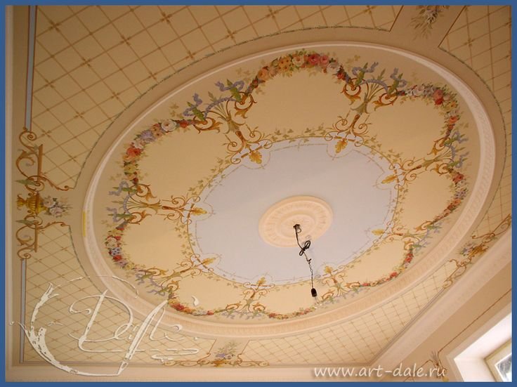 Натяжной потолок с лепниной