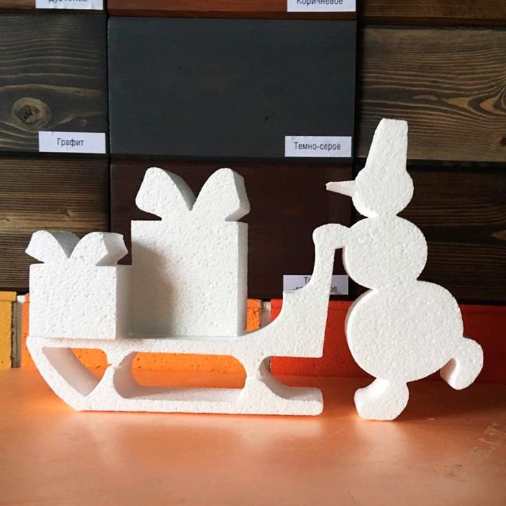 Новогодний олень из пенопласта