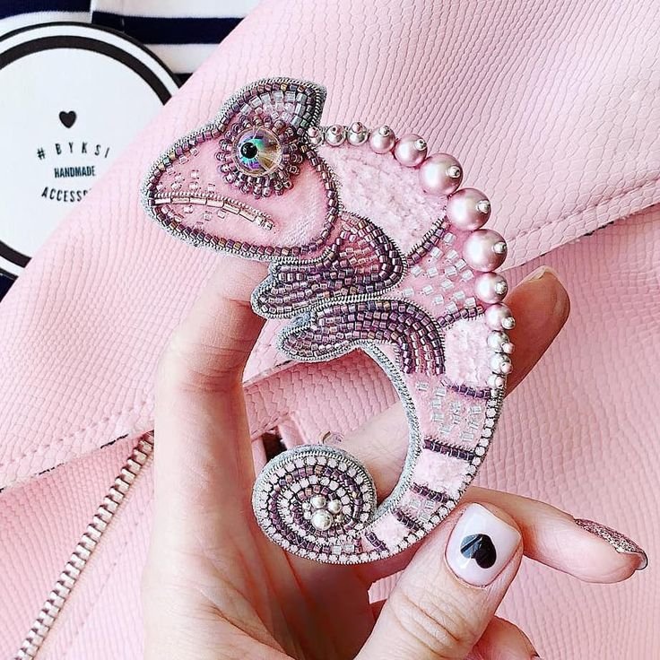 Необычные броши