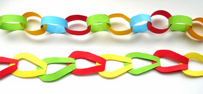 Новогодняя цепочка из цветной бумаги