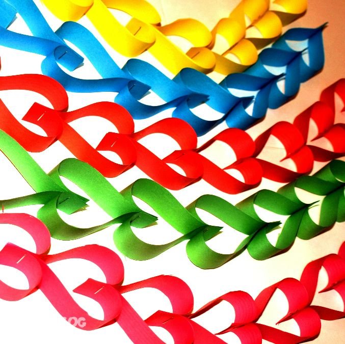 Гирлянда из бумажных колечек