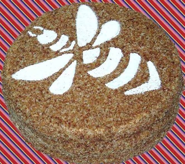 Украшение торта медовик