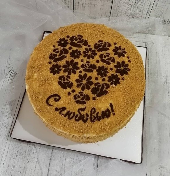 Украшение и надпись на медовике