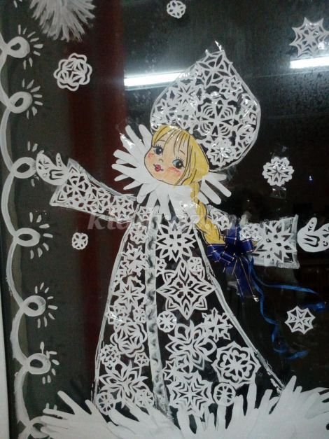 Украшение окон на новый год Снегурочка