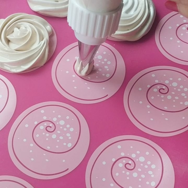 Декор торта ковриком