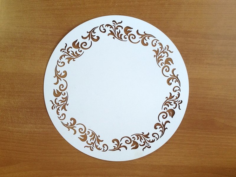 Тарелка с узорами