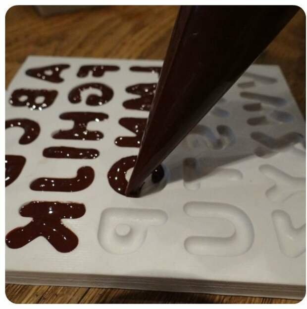 Торт с буквами из шоколада