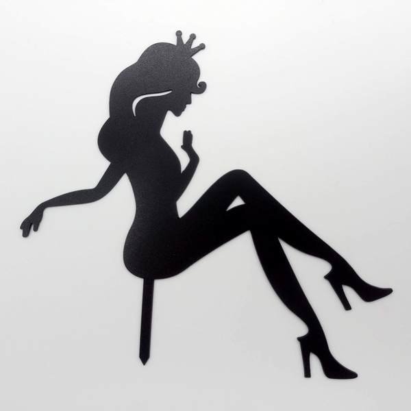 Силуэт сидящей девушки