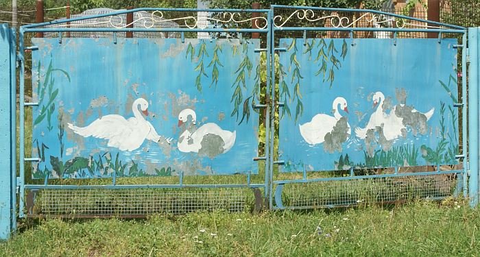 Лебеди на воротах