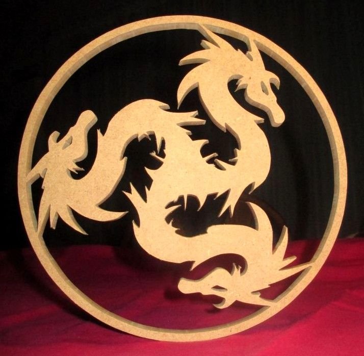 Дракон вырезанный из дерева