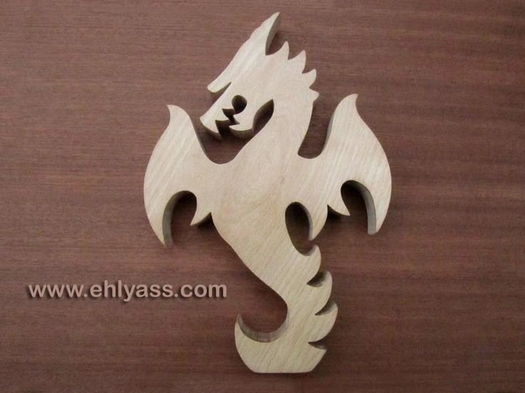 Дракон вырезанный из дерева