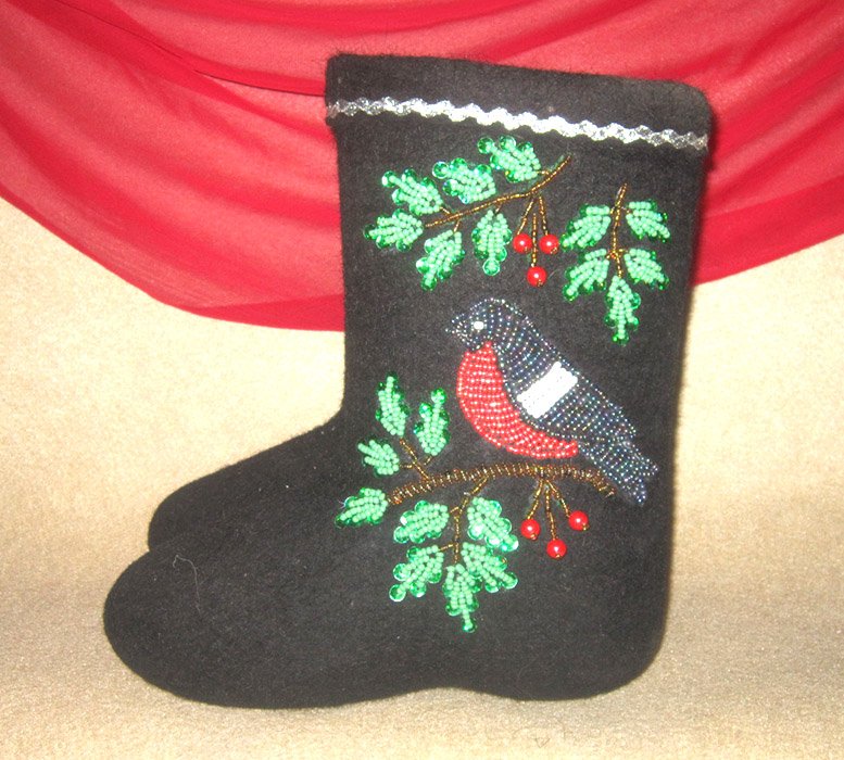 Валенки с вышивкой