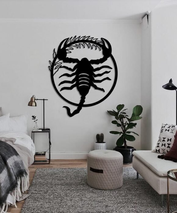 Скорпион на стене