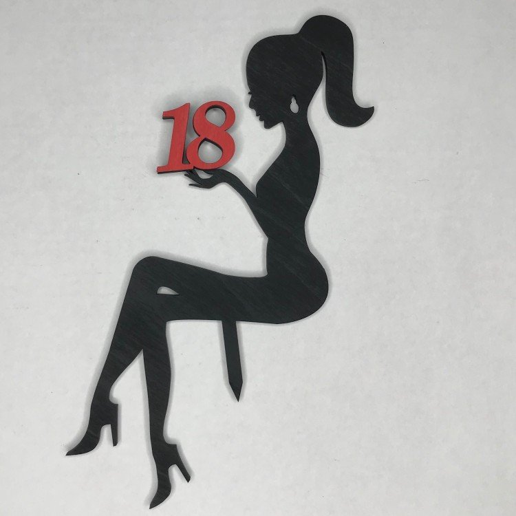 Силуэт сидящей девушки