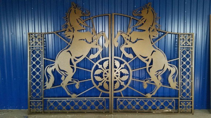 Кованые ворота с лошадьми