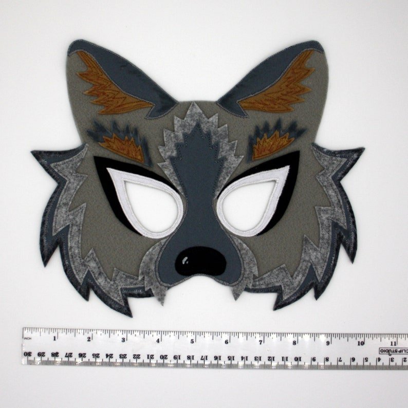 Новогодняя маска волка