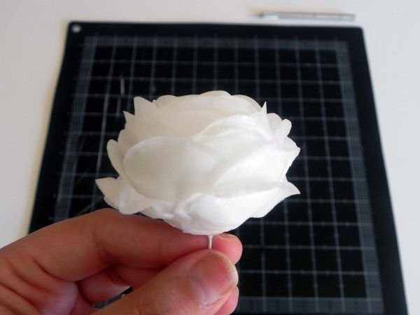 Торт с пионом из вафельной бумаги