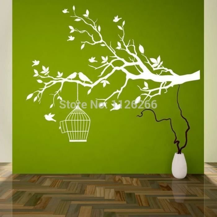 Стилизованное дерево на стене