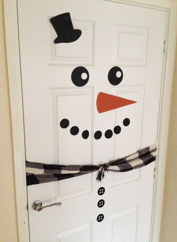 Украсить дверь