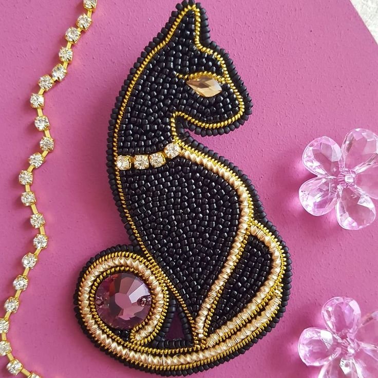 Брошки из бисера