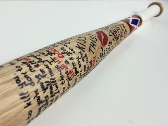 Бита Харли Квинн надписи