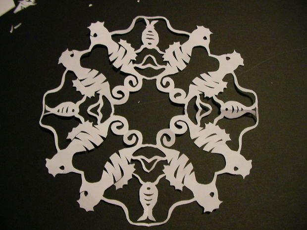 Вырезные снежинки из бумаги животные