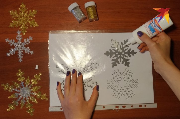Снежинка клеем ПВА