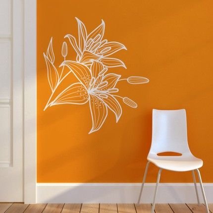 Оранжевый декор на стене