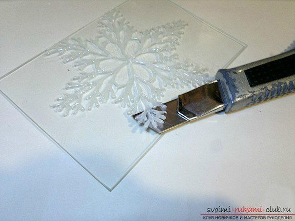 Снежинки из клеевого пистолета