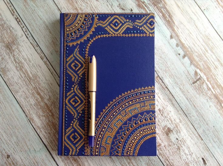 Роспись ежедневника в точечной технике