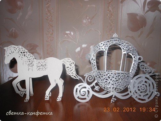 Карета из пенопласта