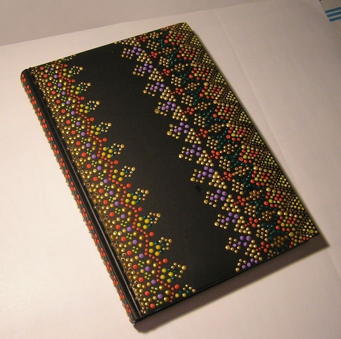 Роспись ежедневника в точечной технике