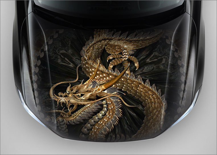 Дракон на капоте авто