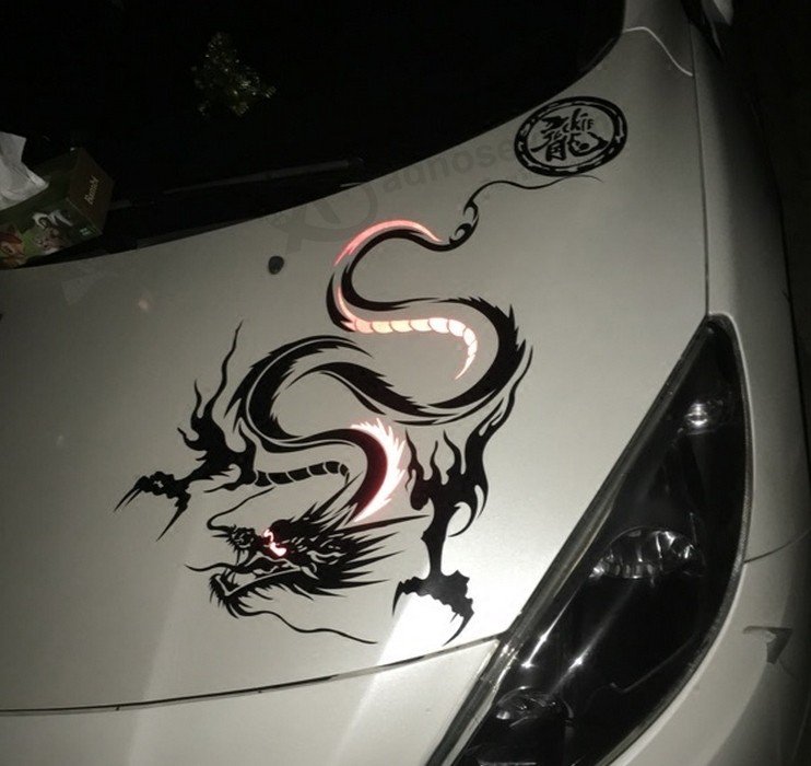 Наклейки на капот автомобиля