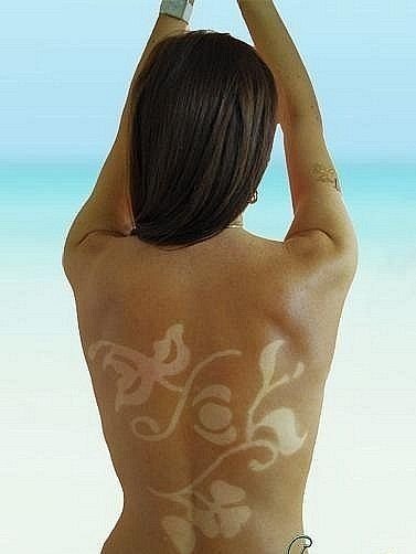 Тату на загорелой коже