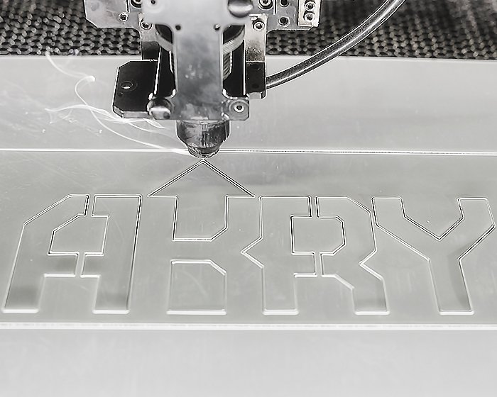 Лазерный станок для резки оргстекла буквы