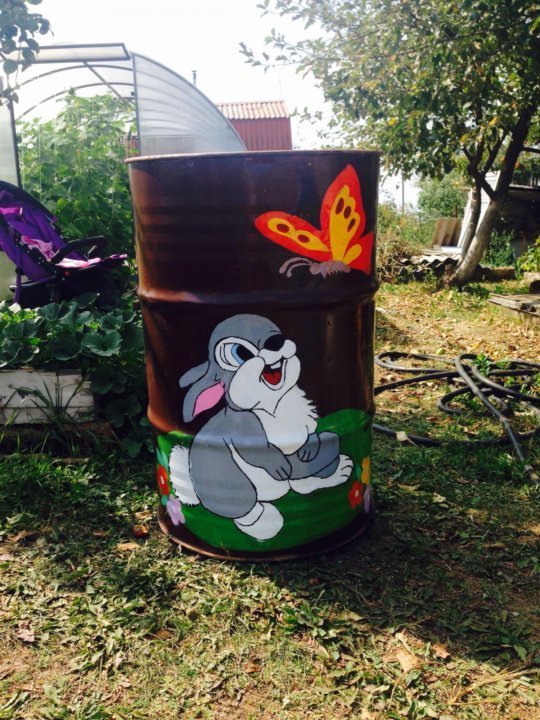 Разрисованные бочки для сада