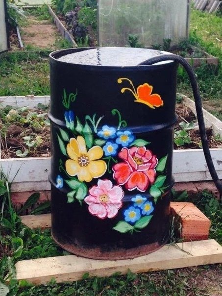 Разрисованные бочки для сада